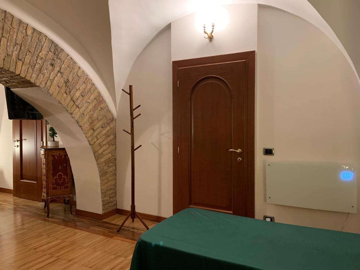 רומא Residenza Tritone Luxury Guest House Trevi Fountain מראה חיצוני תמונה